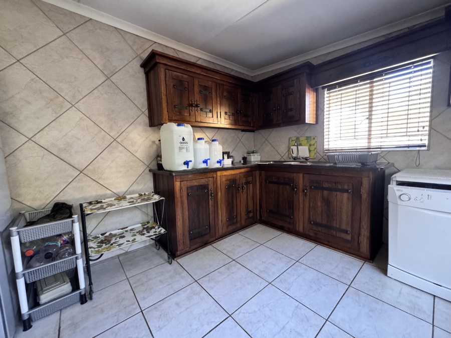 8 Bedroom Property for Sale in Meiringspark North West